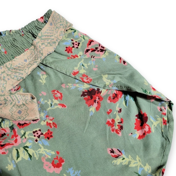 ***SOLD*** Angie Floral Wrap Side Shorts Tie Waist Med NWOT - Picture 6 of 11